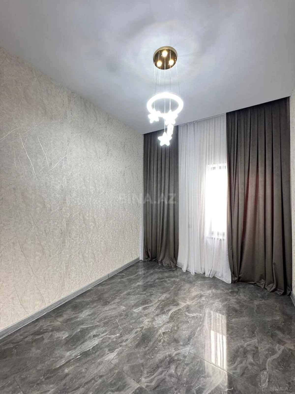 Satılır 4 otaqlı həyət evi 180 m²
