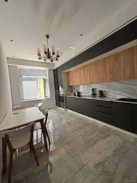 Kirayə verilir 3 otaqlı mənzil 122 m²