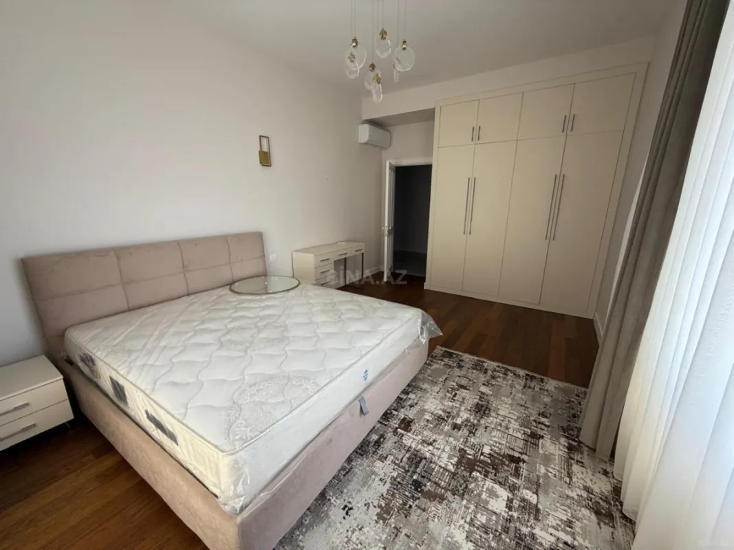 Kirayə verilir 3 otaqlı mənzil 122 m²