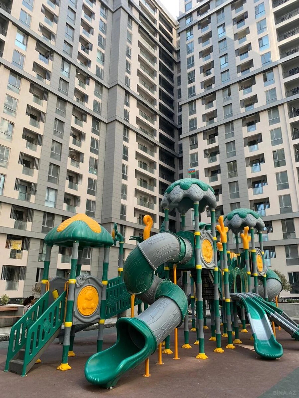 Satılır 2 otaqlı mənzil 82 m²