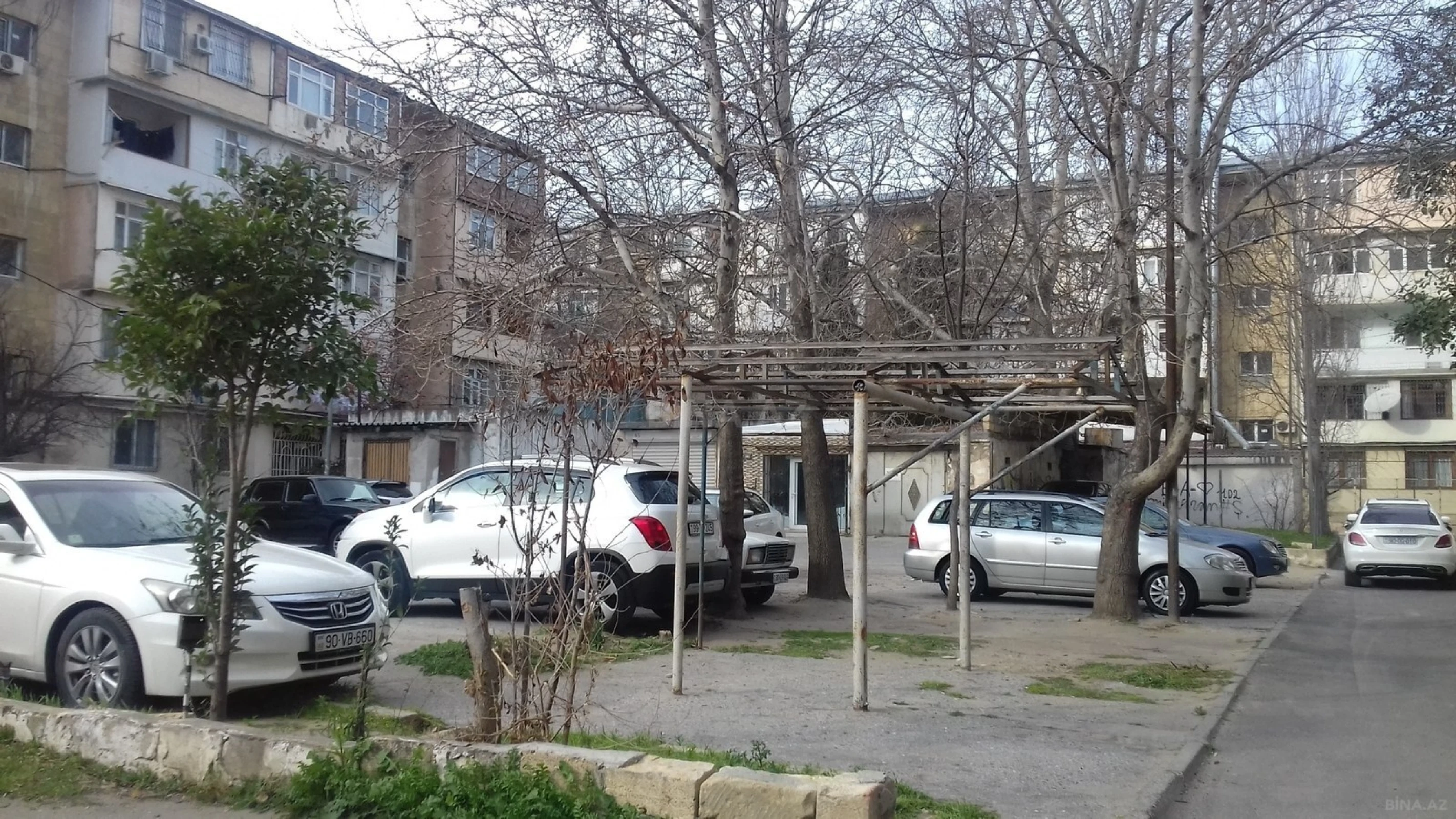 Satılır 3 otaqlı mənzil 83 m²