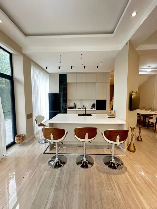 Kirayə verilir 5 otaqlı həyət evi 500 m²