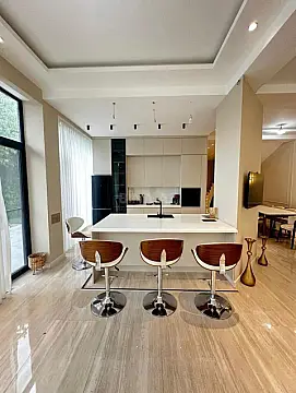 Kirayə verilir 5 otaqlı həyət evi 500 m²