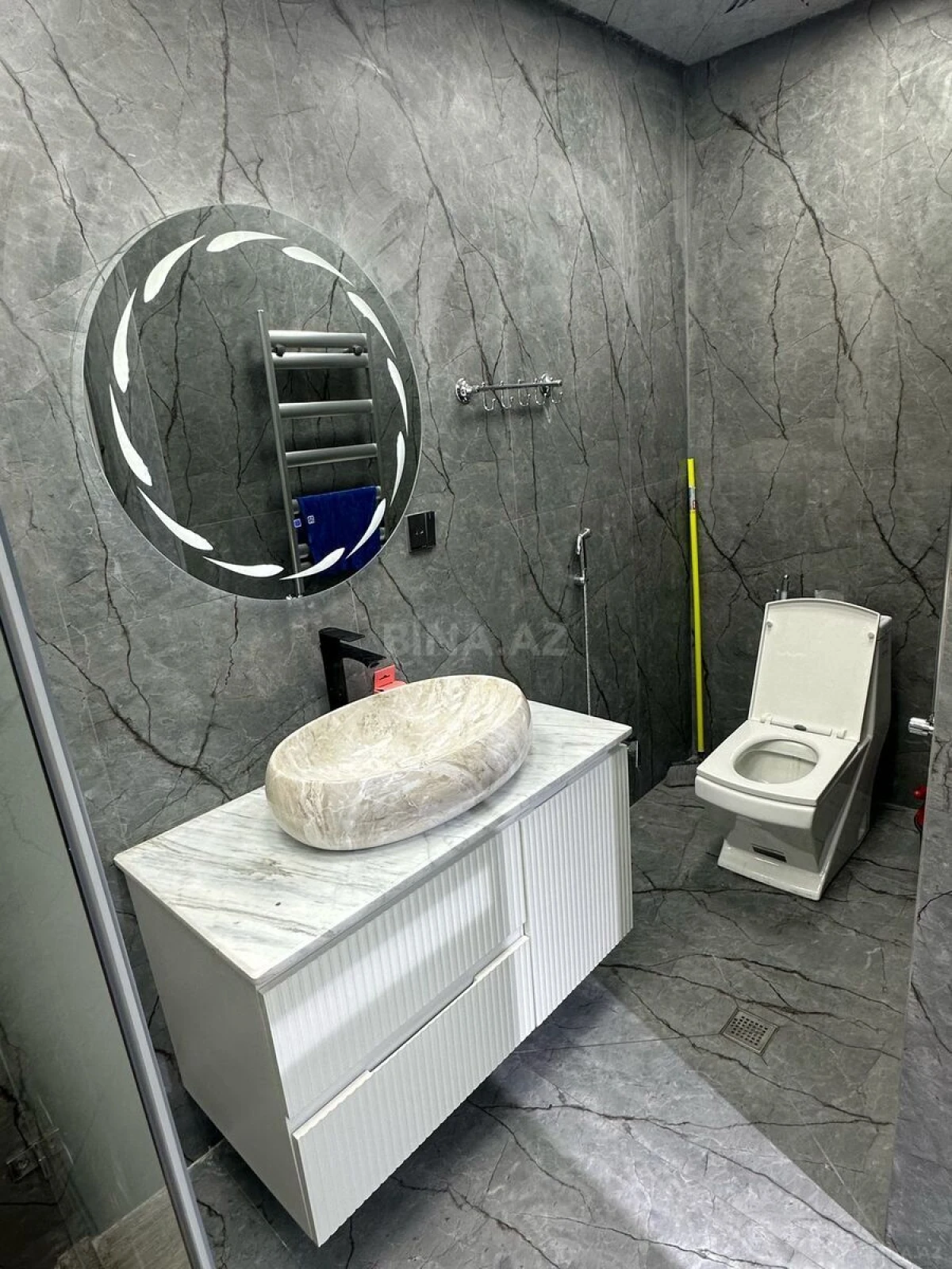 Kirayə verilir 2 otaqlı mənzil 80 m²