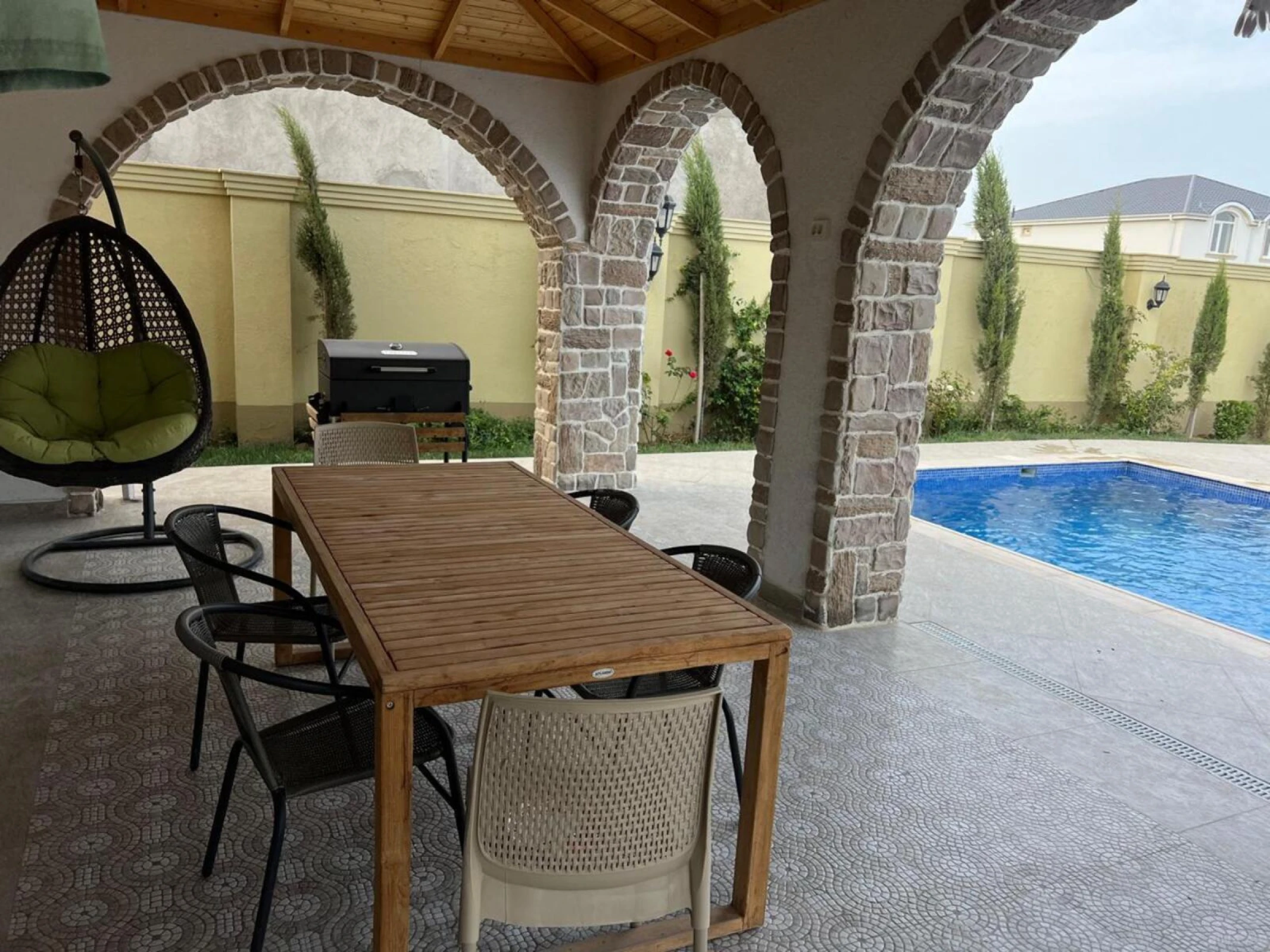 Kirayə verilir 5 otaqlı həyət evi 380 m²