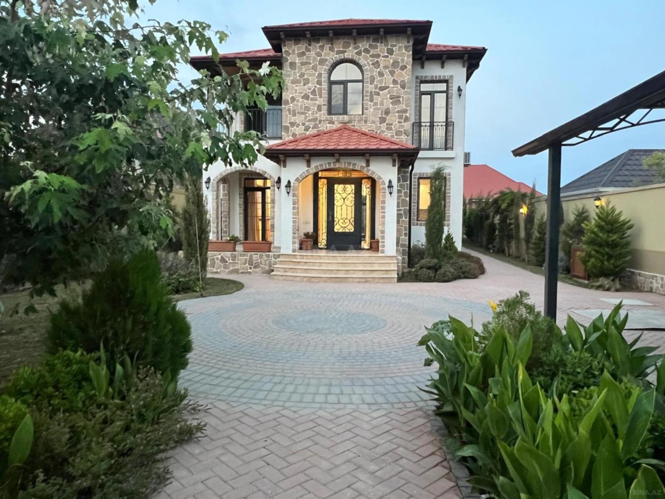 Kirayə verilir 5 otaqlı həyət evi 380 m²