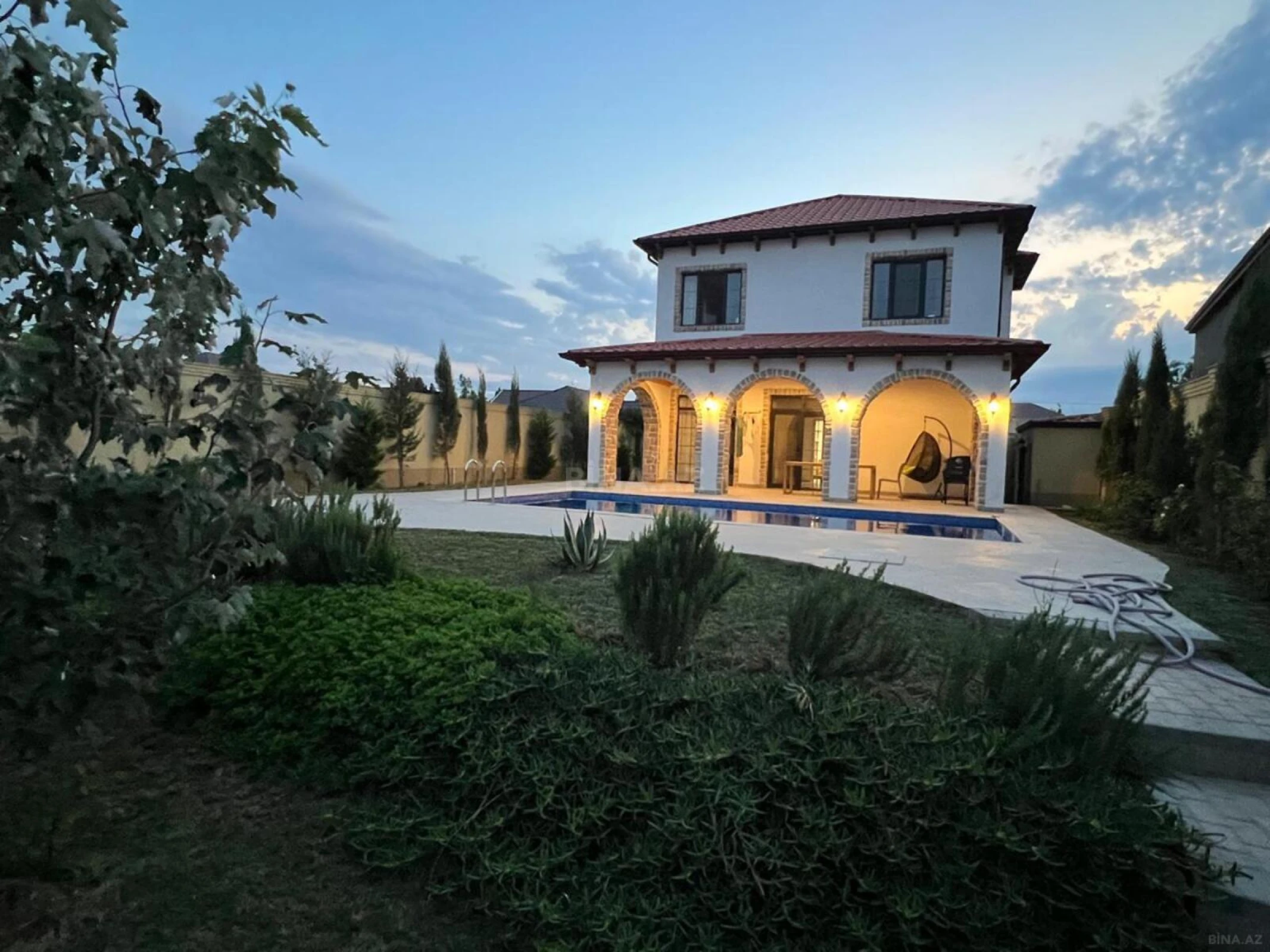 Kirayə verilir 5 otaqlı həyət evi 380 m²