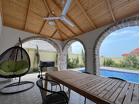 Kirayə verilir 5 otaqlı həyət evi 380 m²