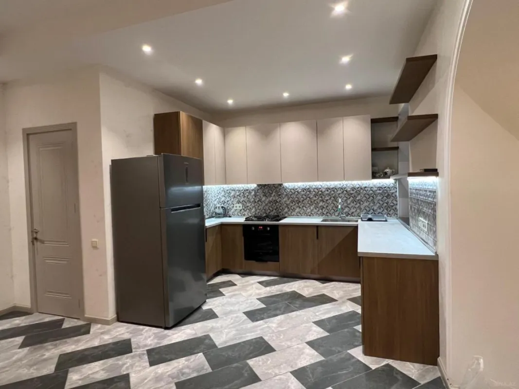 Kirayə verilir 5 otaqlı həyət evi 380 m²