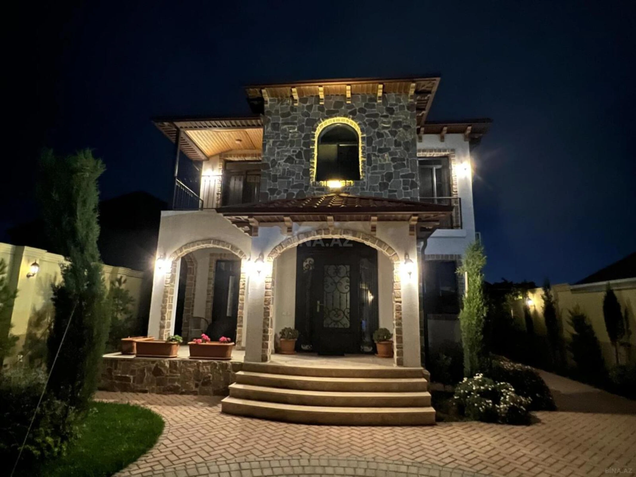 Kirayə verilir 5 otaqlı həyət evi 380 m²