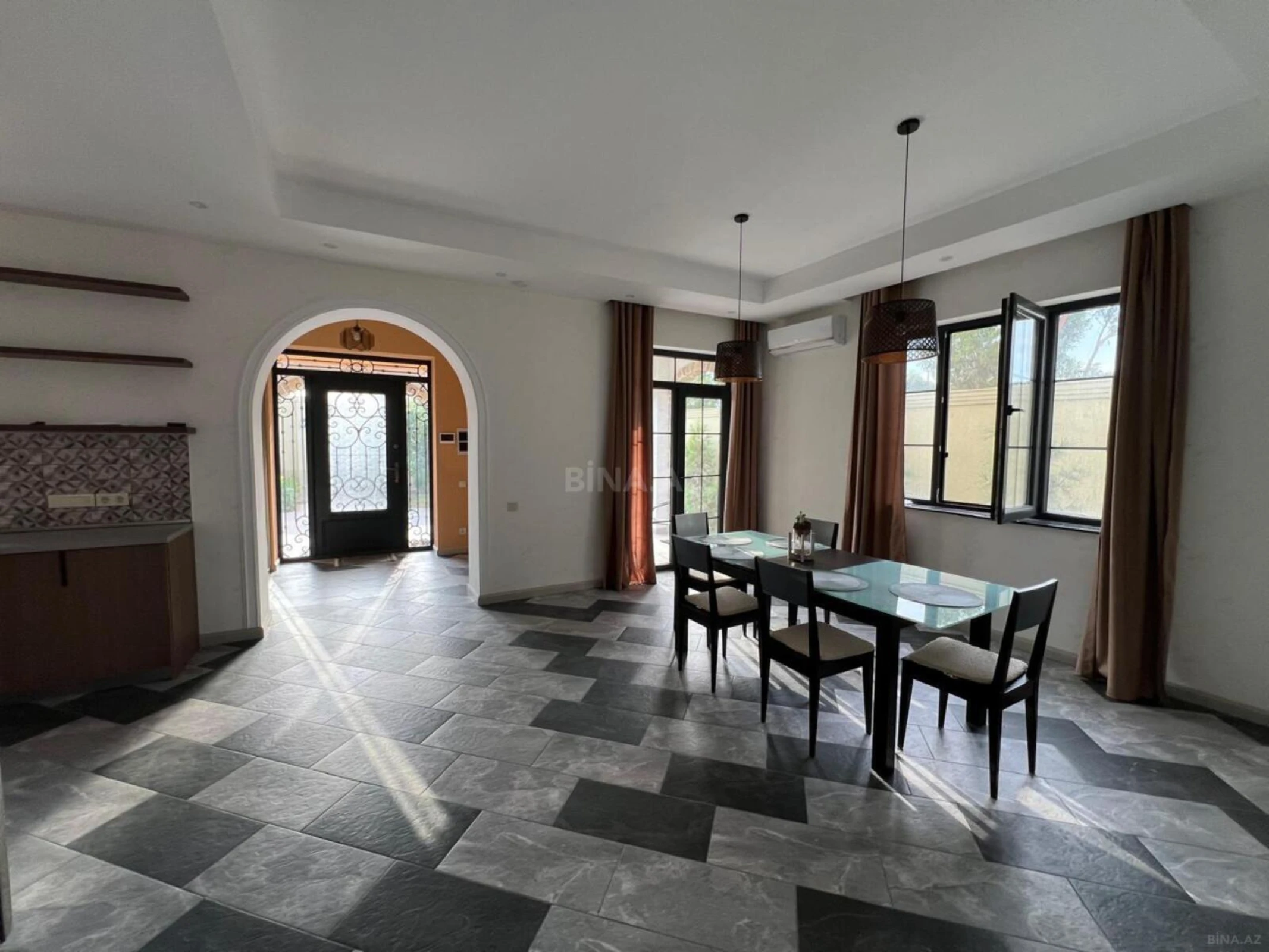 Kirayə verilir 5 otaqlı həyət evi 380 m²