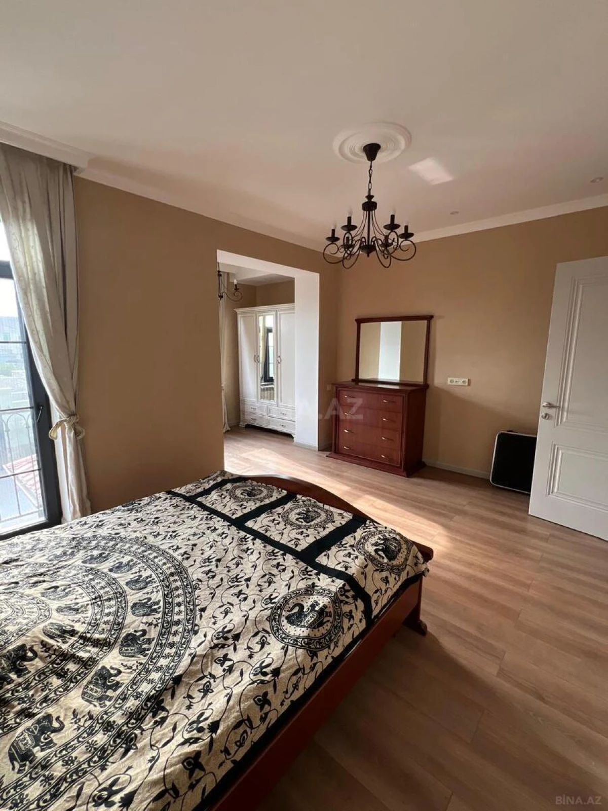 Kirayə verilir 5 otaqlı həyət evi 380 m²