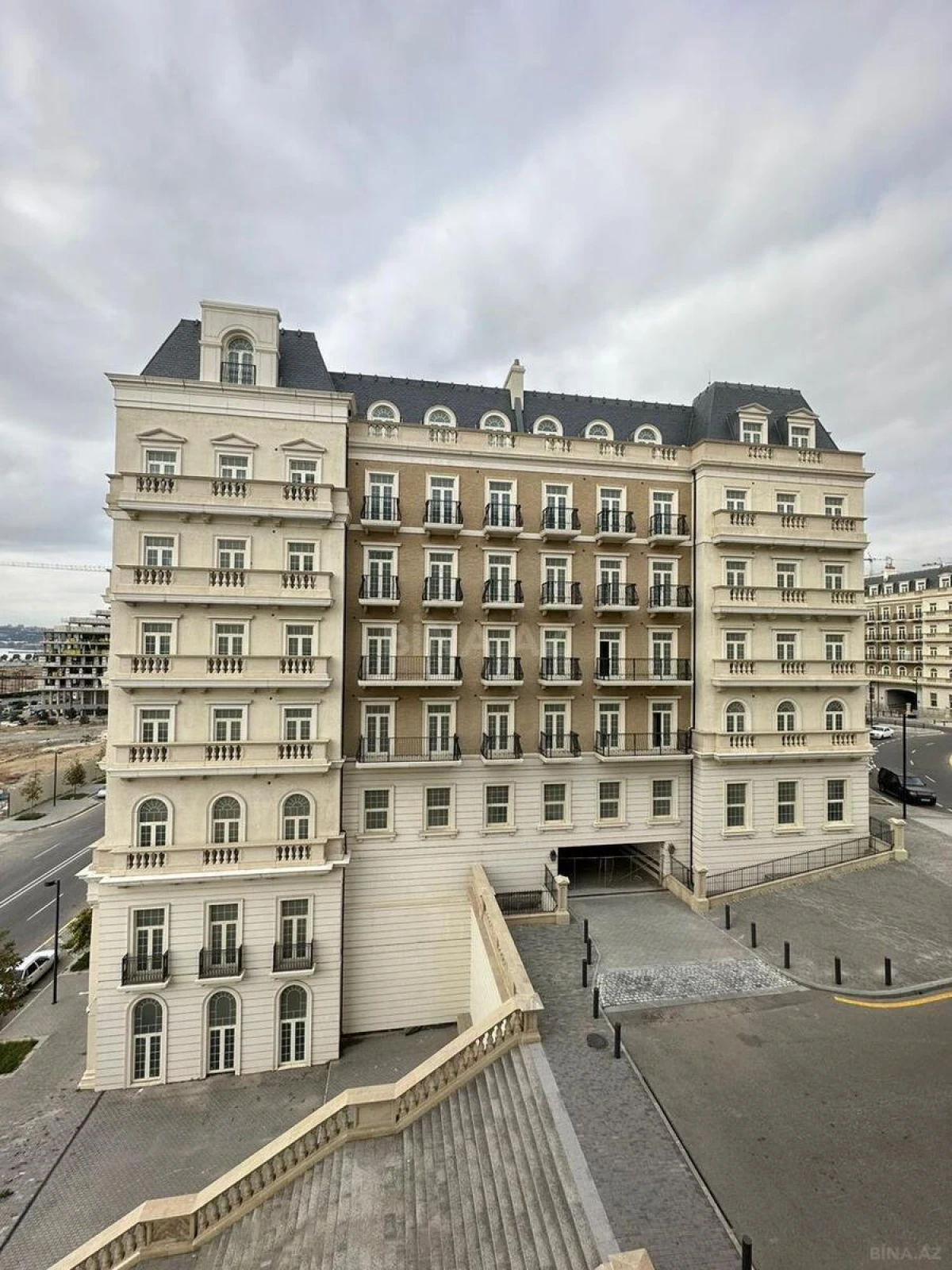 Kirayə verilir 3 otaqlı mənzil 111 m²