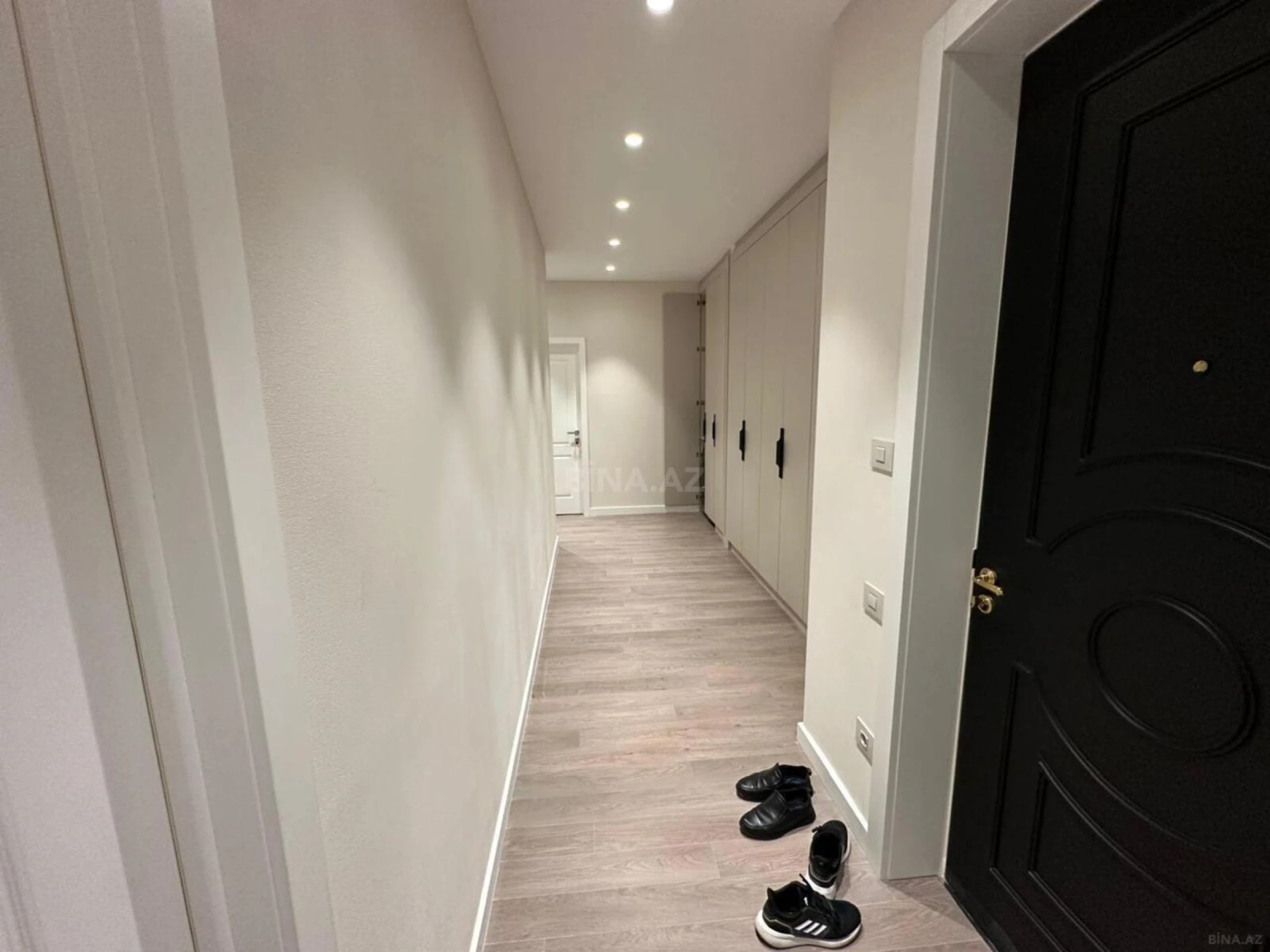 Kirayə verilir 3 otaqlı mənzil 111 m²