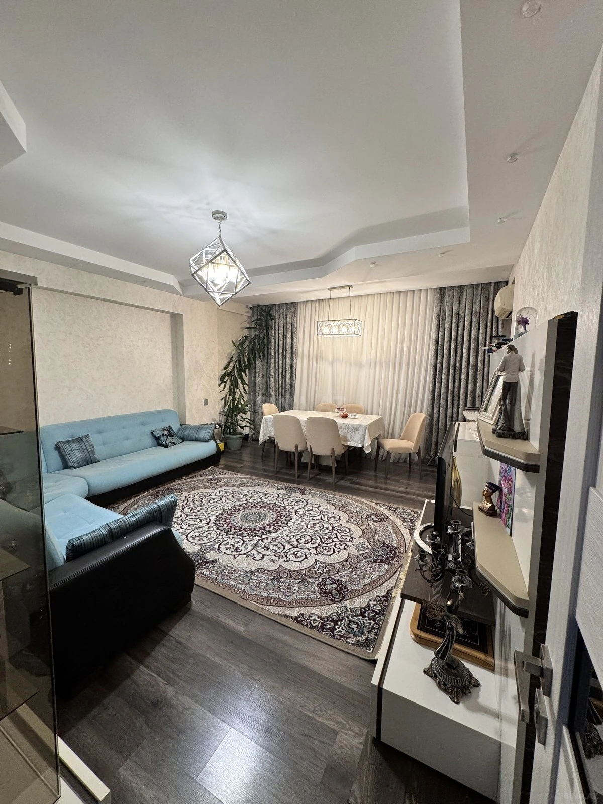 Satılır 2 otaqlı mənzil 101 m²