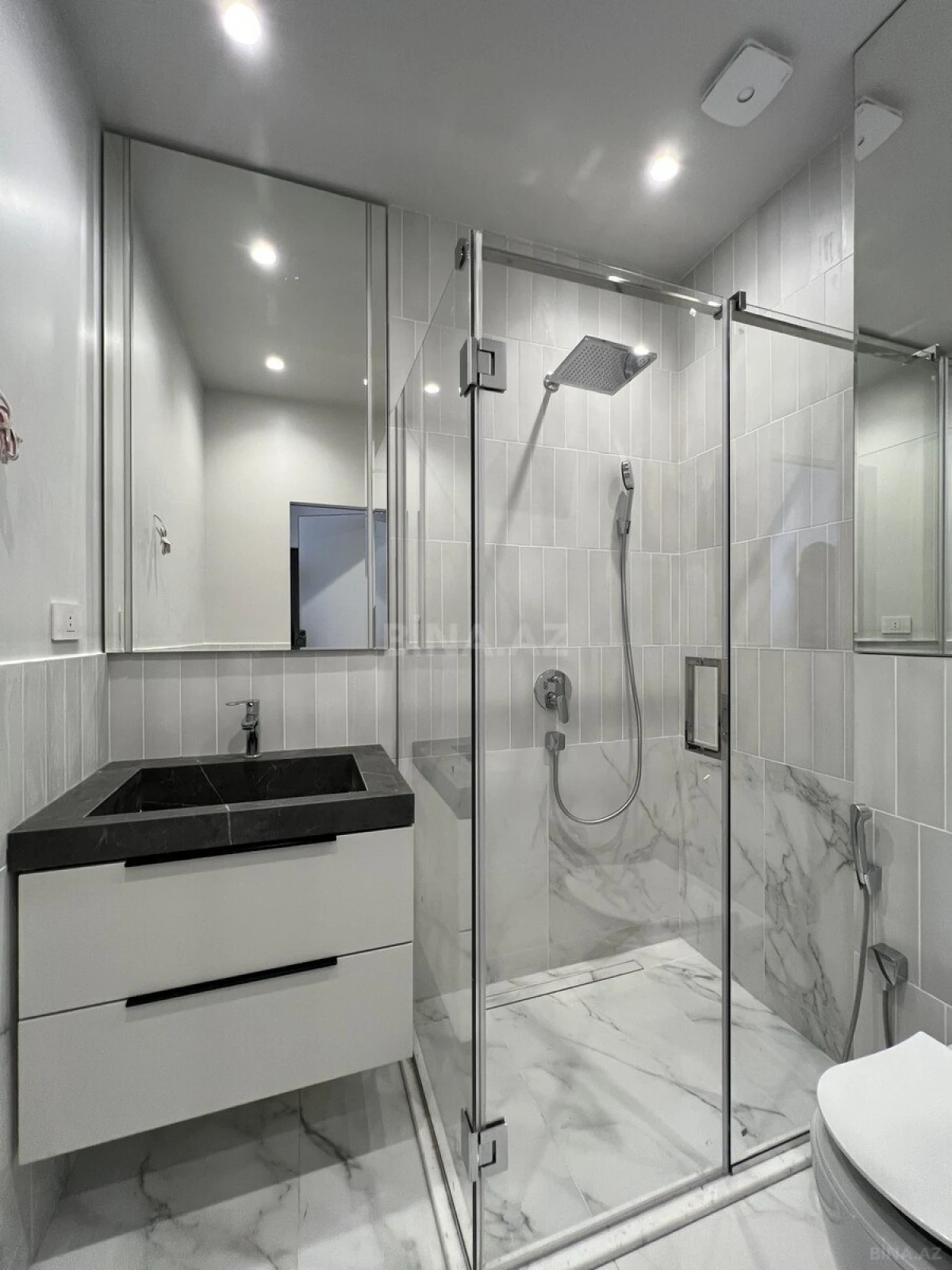 Satılır 3 otaqlı mənzil 109 m²