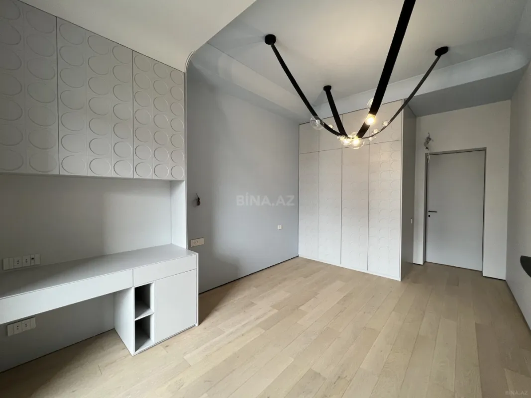 Satılır 3 otaqlı mənzil 109 m²