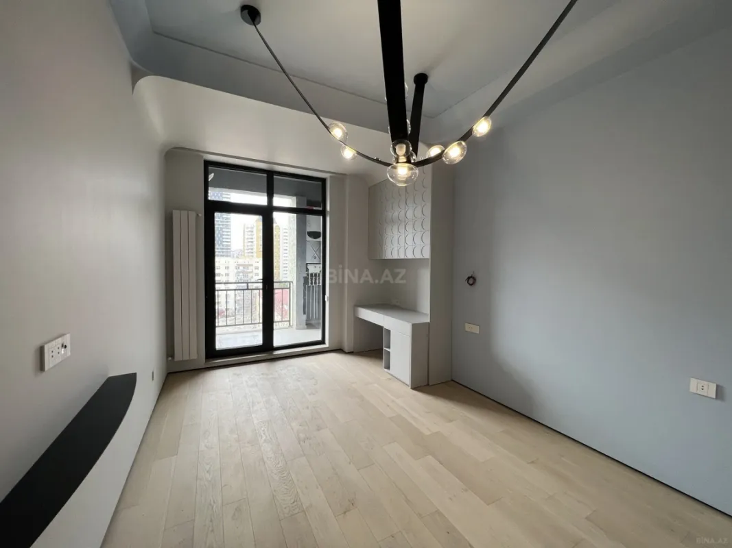 Satılır 3 otaqlı mənzil 109 m²