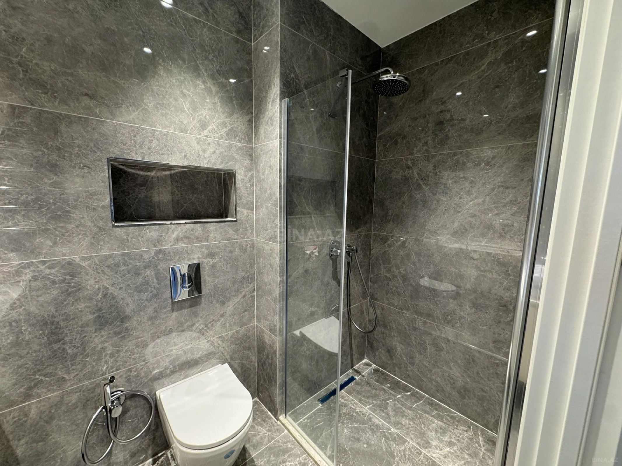 Satılır 3 otaqlı mənzil 128 m²