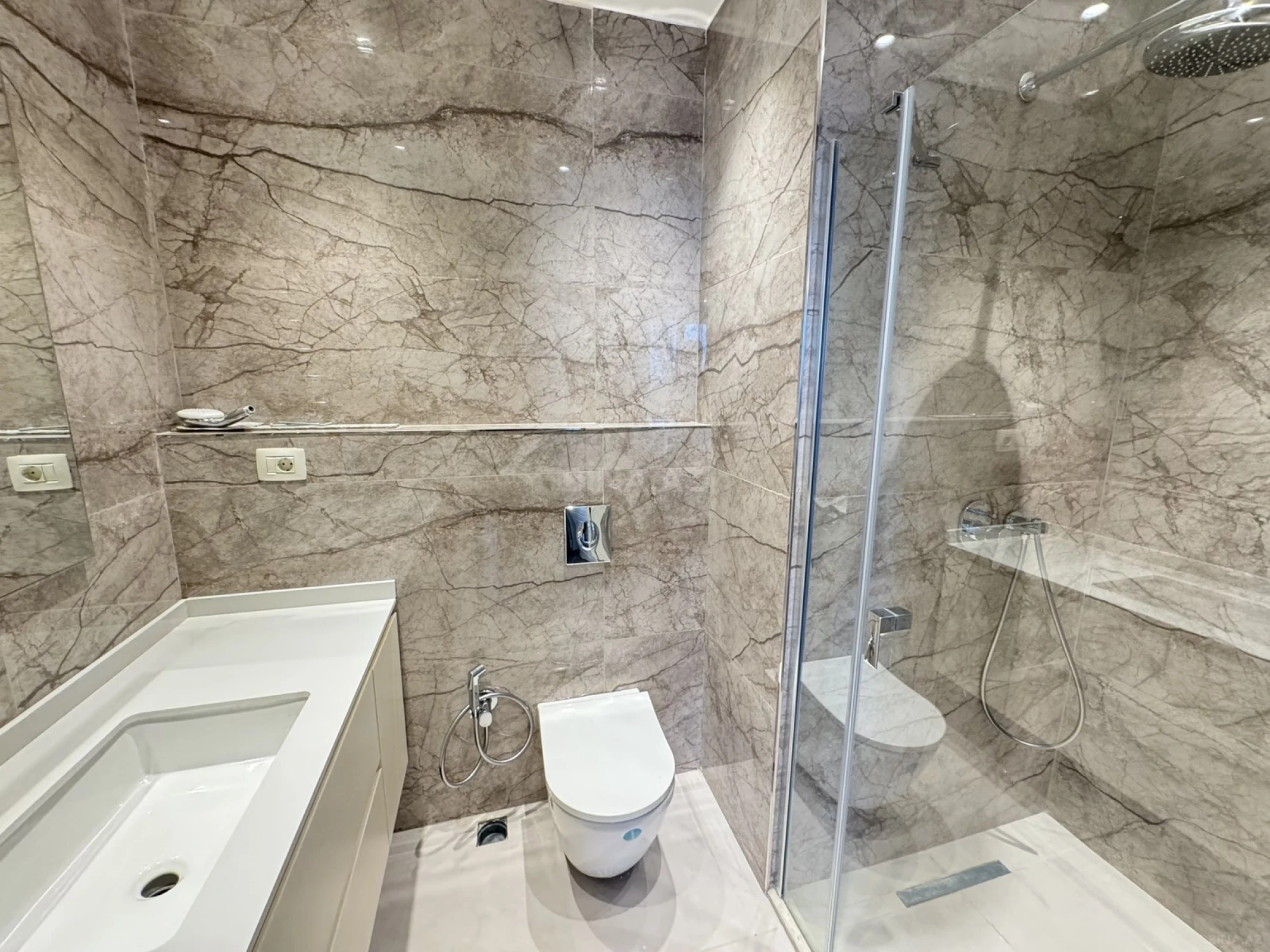 Satılır 3 otaqlı mənzil 128 m²