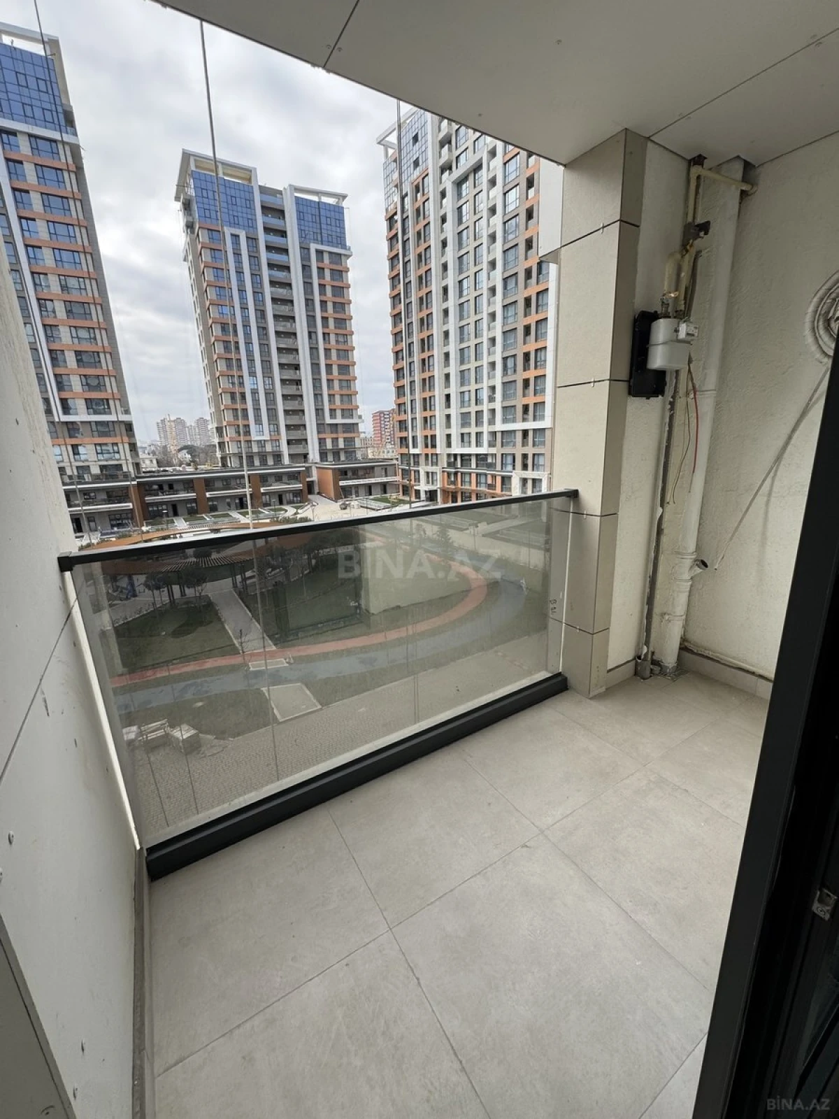 Satılır 3 otaqlı mənzil 128 m²