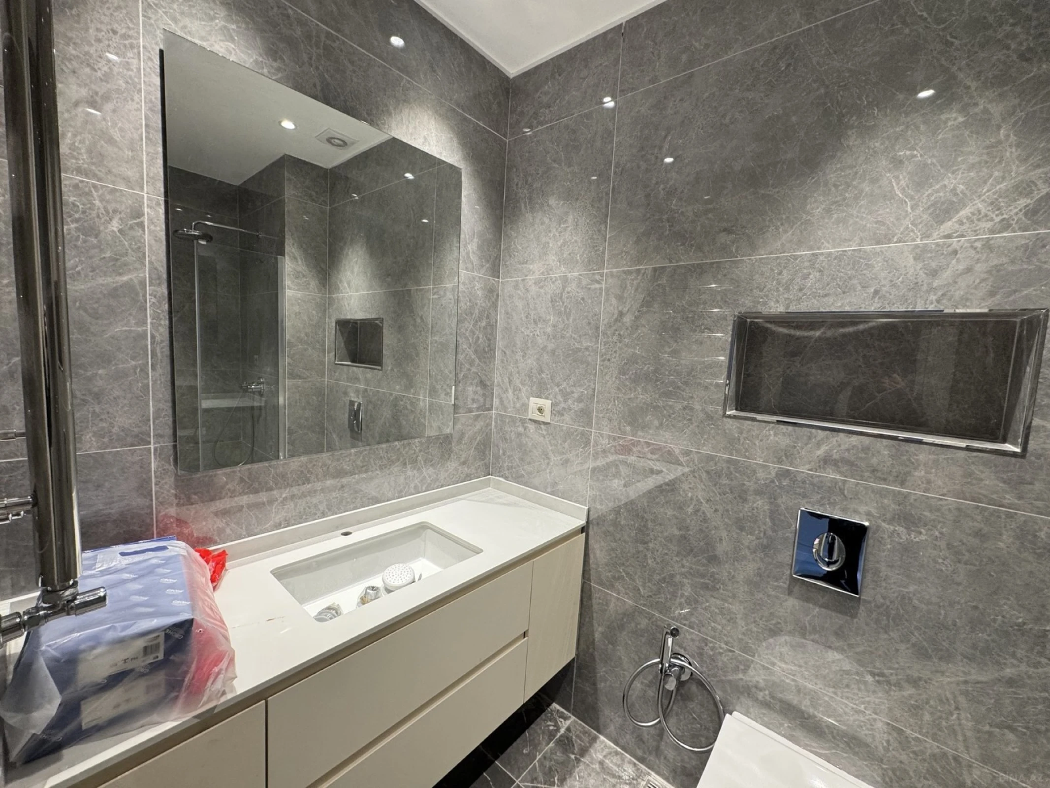 Satılır 3 otaqlı mənzil 128 m²