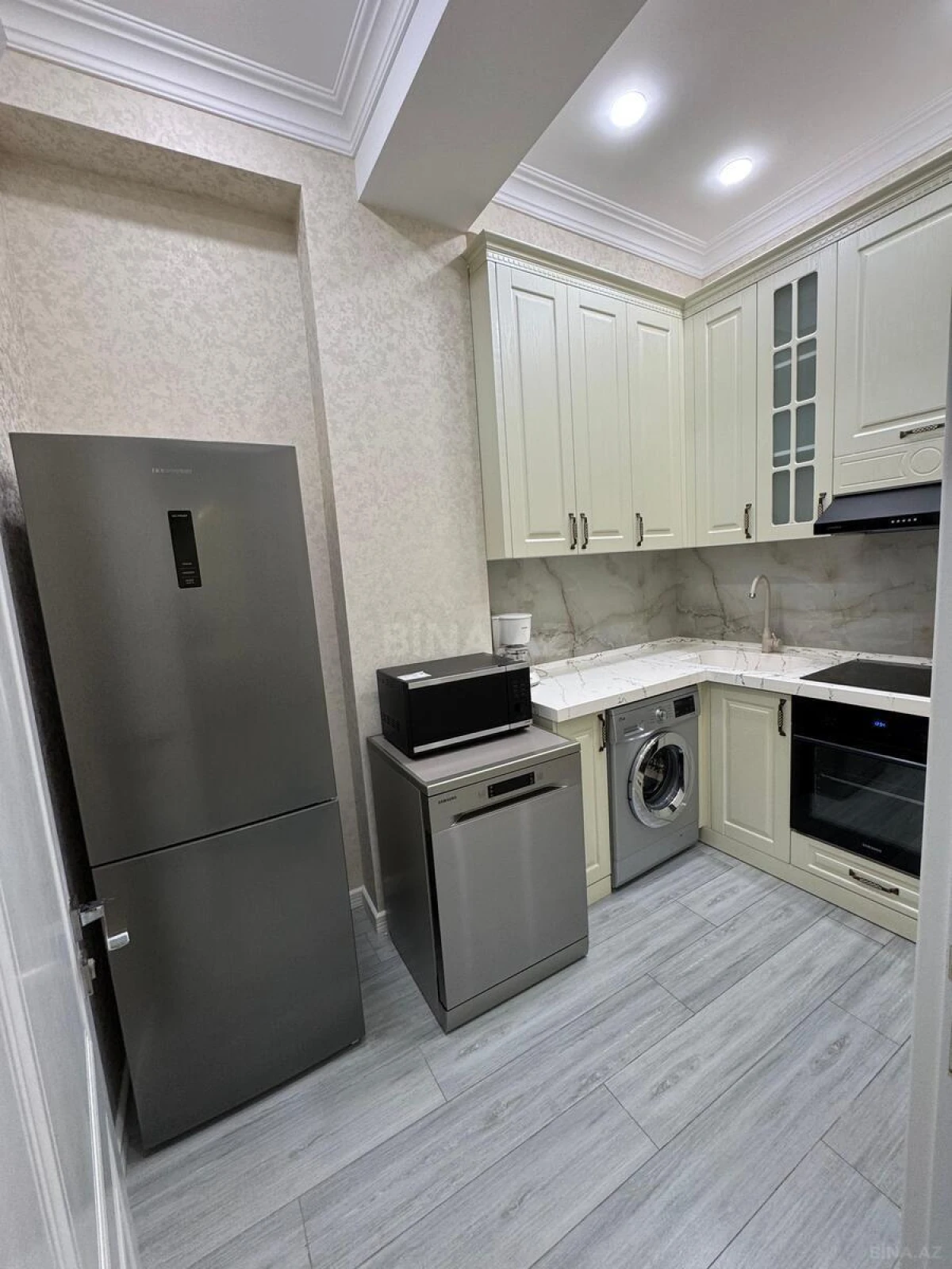 Kirayə verilir 2 otaqlı mənzil 65 m²