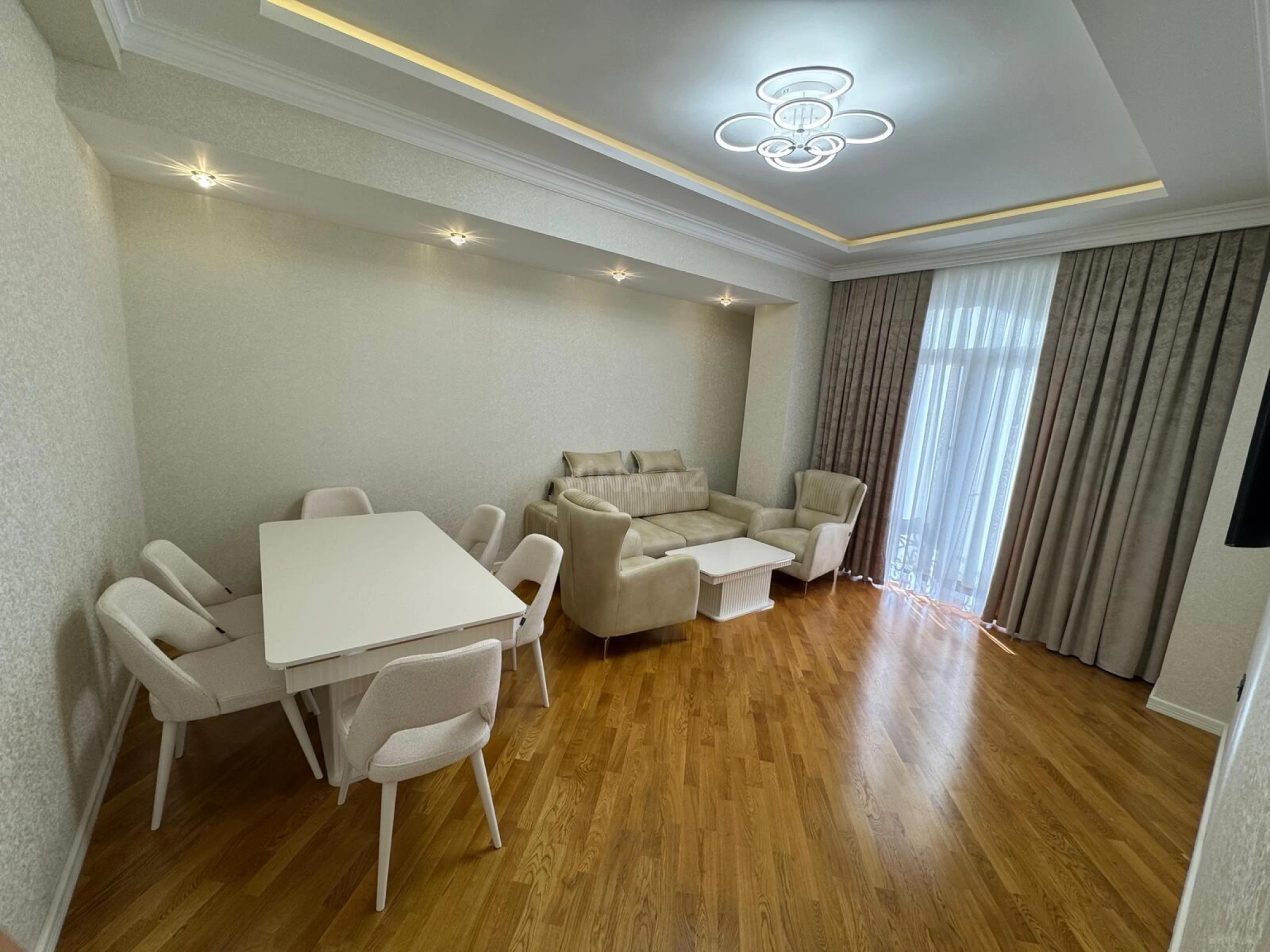 Kirayə verilir 2 otaqlı mənzil 65 m²