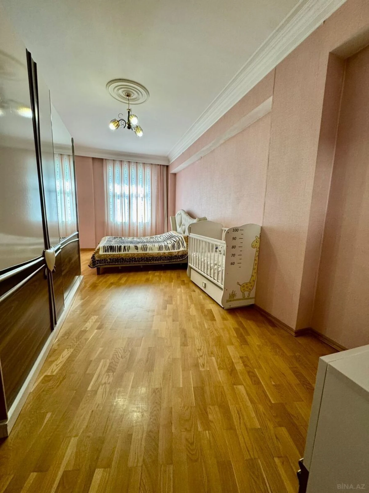 Satılır 4 otaqlı mənzil 195 m²