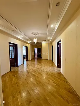 Satılır 4 otaqlı mənzil 195 m² — Bakı 4 otaq 195.00 m²