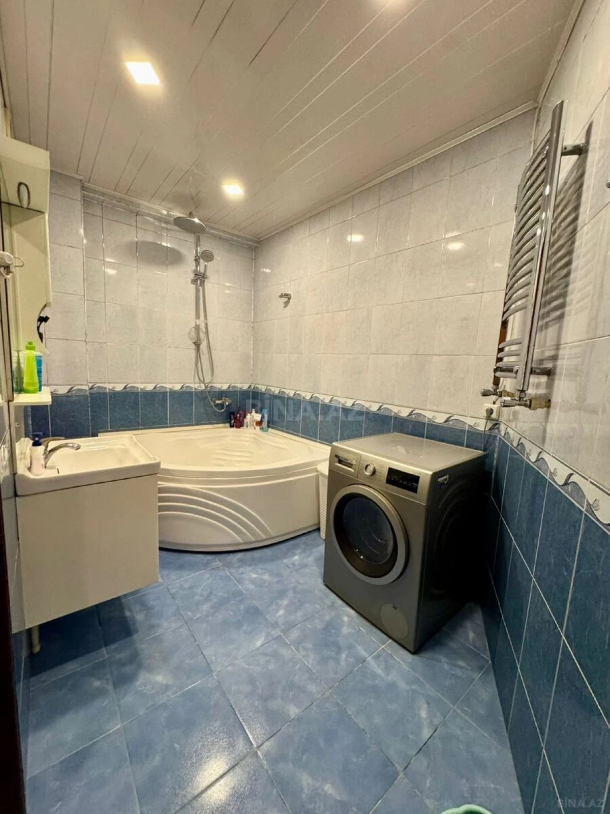 Satılır 4 otaqlı mənzil 195 m²
