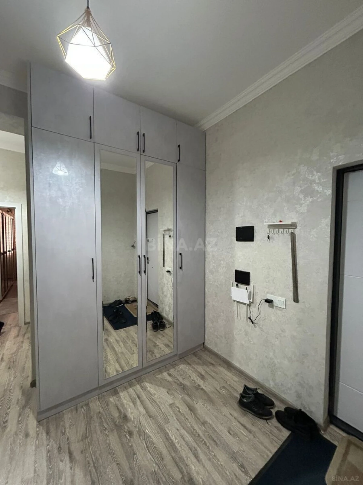 Satılır 3 otaqlı mənzil 105 m²