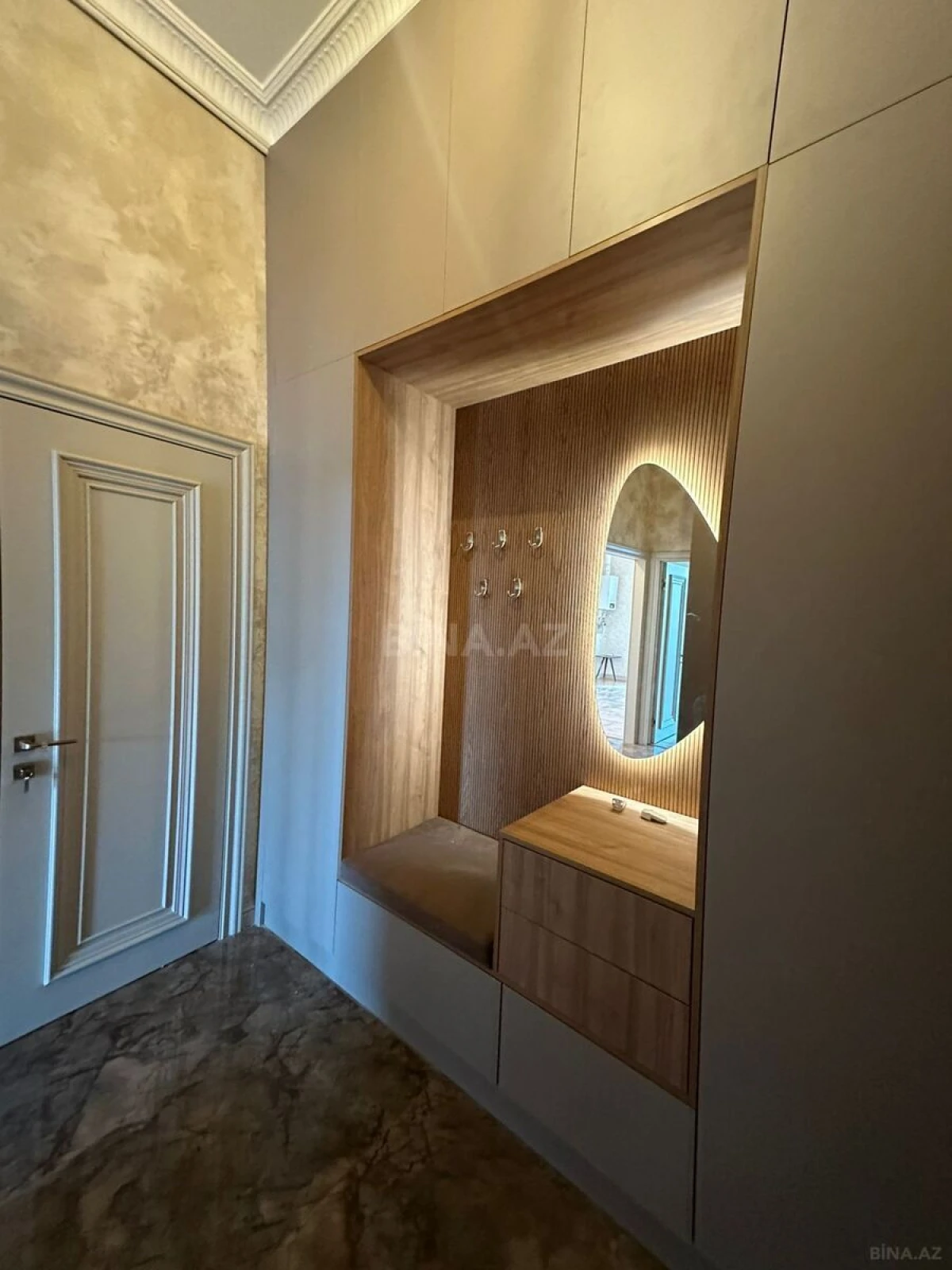 Satılır 2 otaqlı mənzil 63 m²