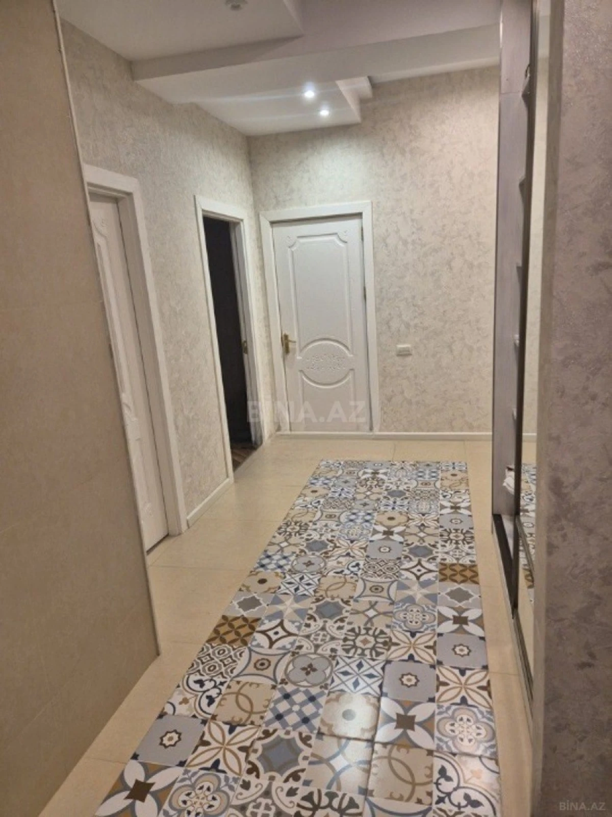 Satılır 2 otaqlı mənzil 70 m²