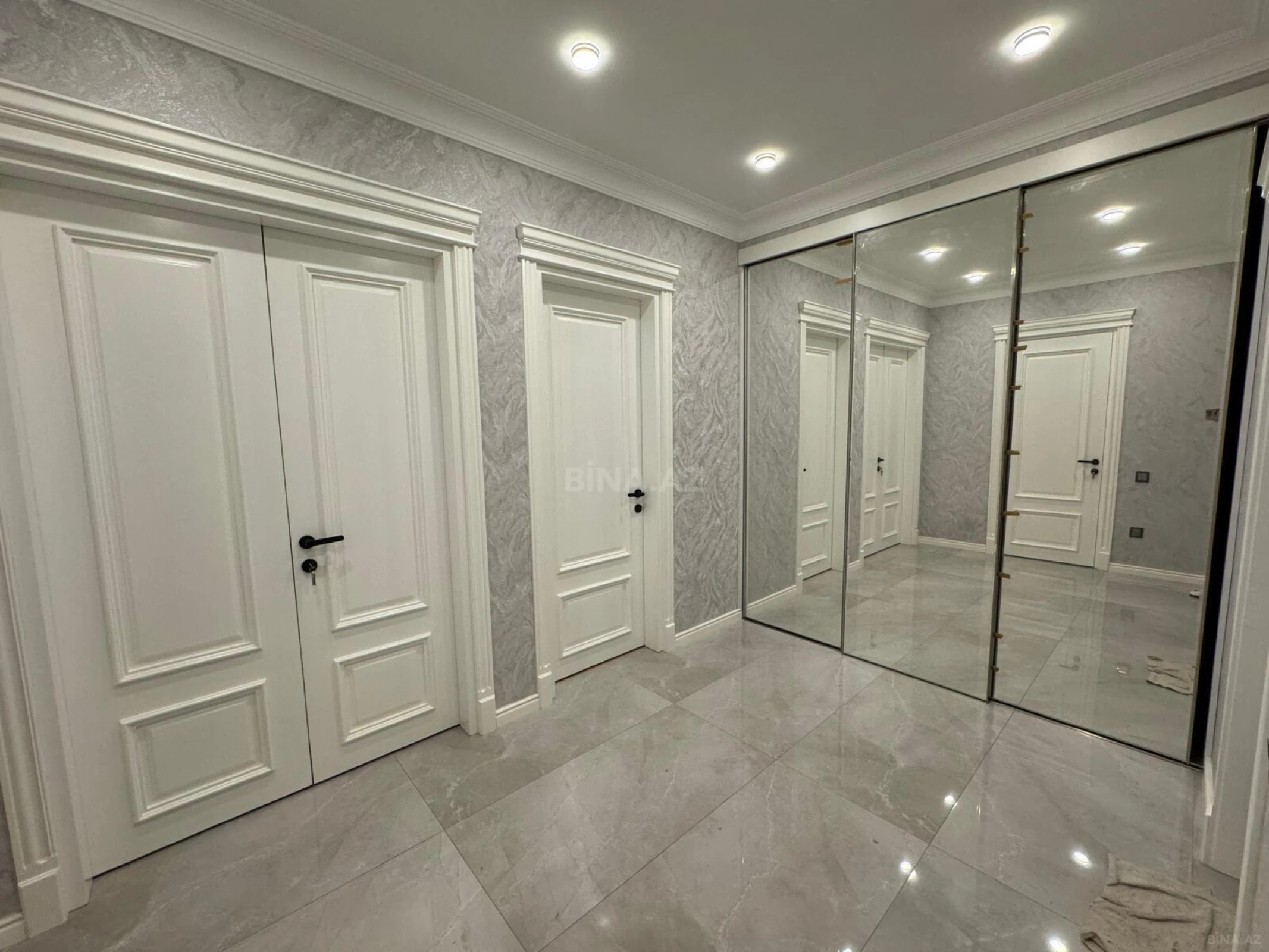 Kirayə verilir 2 otaqlı mənzil 91 m²
