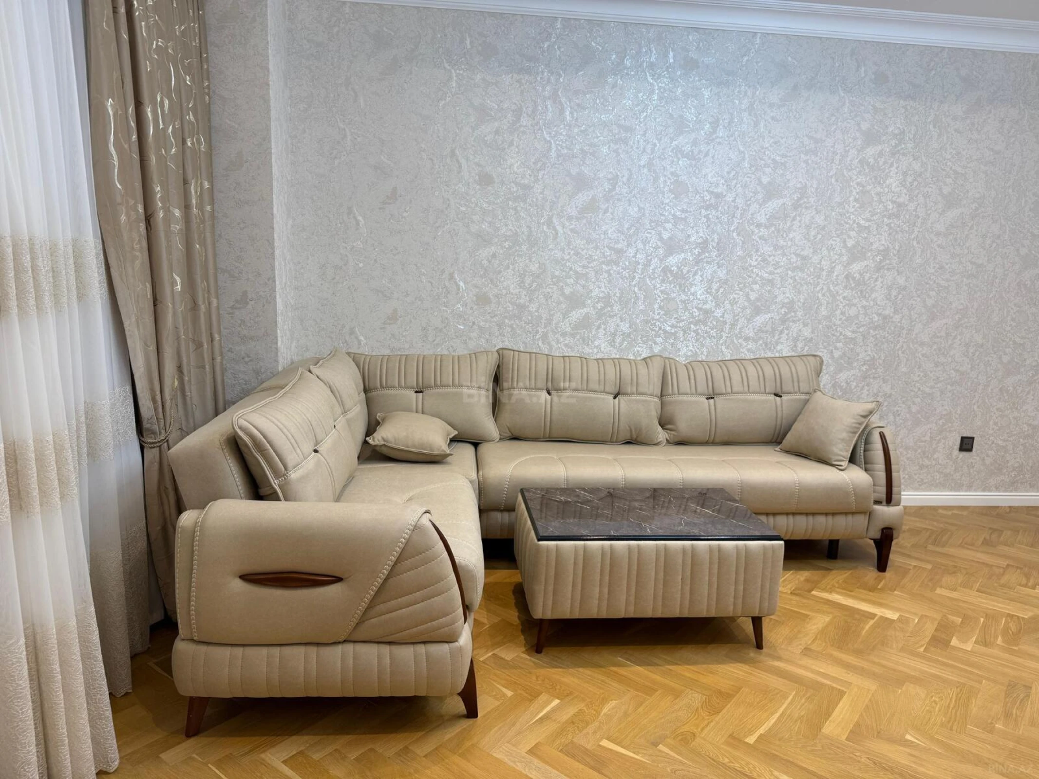 Kirayə verilir 2 otaqlı mənzil 91 m²