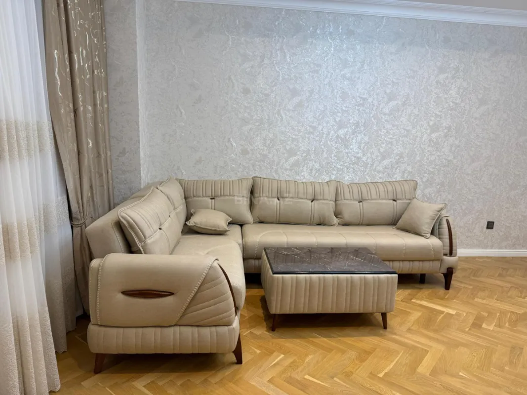 Kirayə verilir 2 otaqlı mənzil 91 m²