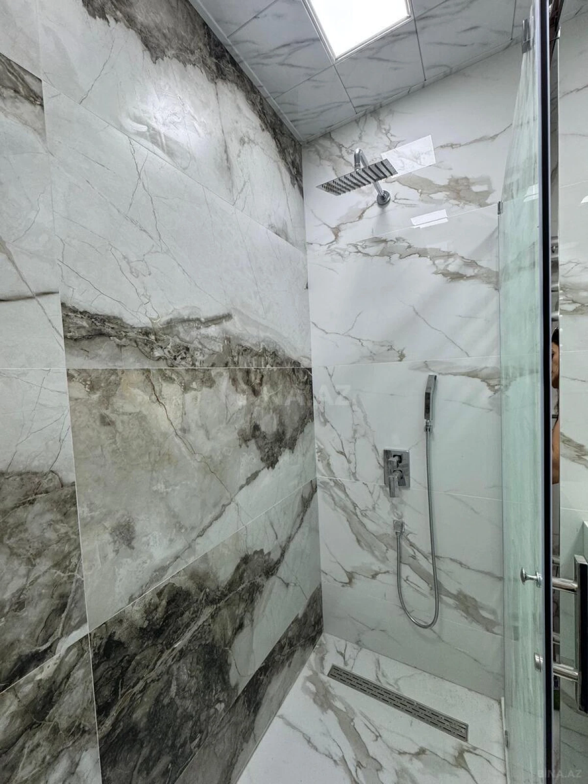 Kirayə verilir 2 otaqlı mənzil 91 m²