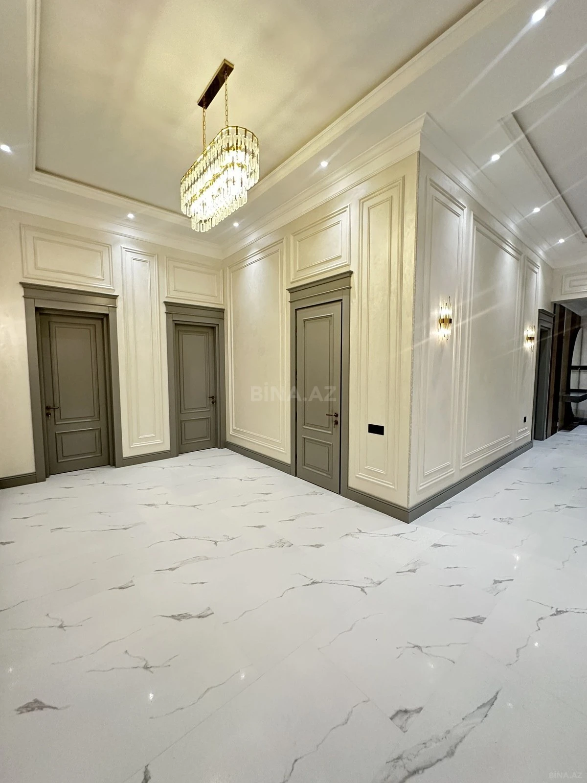 Satılır 4 otaqlı mənzil 247 m²
