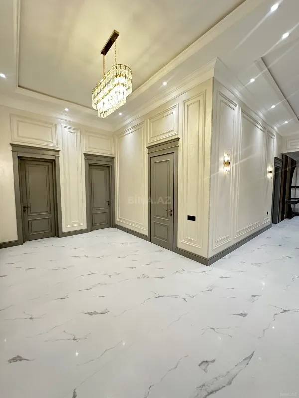 Satılır 4 otaqlı mənzil 247 m²