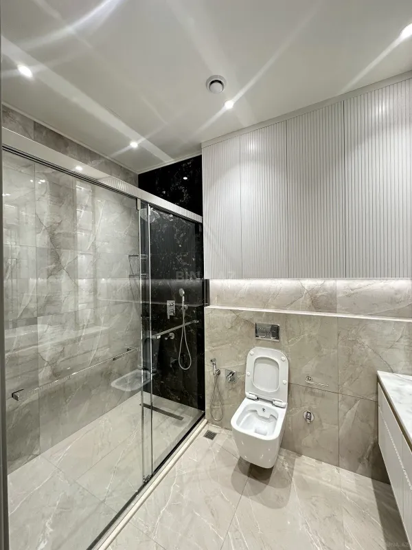 Satılır 4 otaqlı mənzil 247 m²