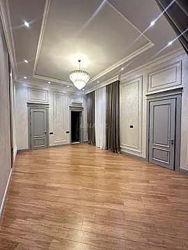 Satılır 4 otaqlı mənzil 247 m²