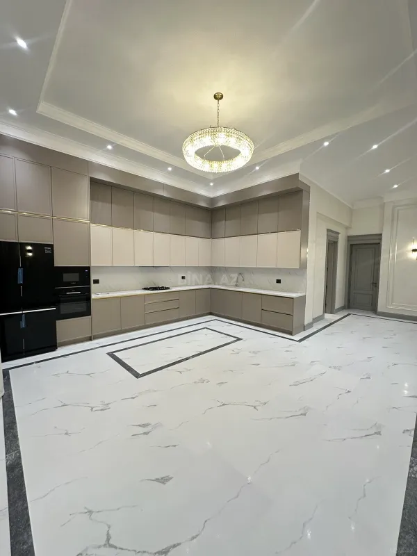 Satılır 4 otaqlı mənzil 247 m²