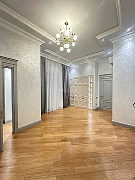 Satılır 4 otaqlı mənzil 247 m²
