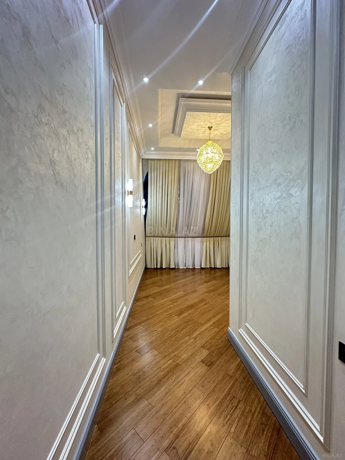 Satılır 4 otaqlı mənzil 247 m²