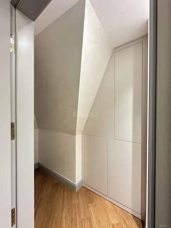 Satılır 4 otaqlı mənzil 247 m²