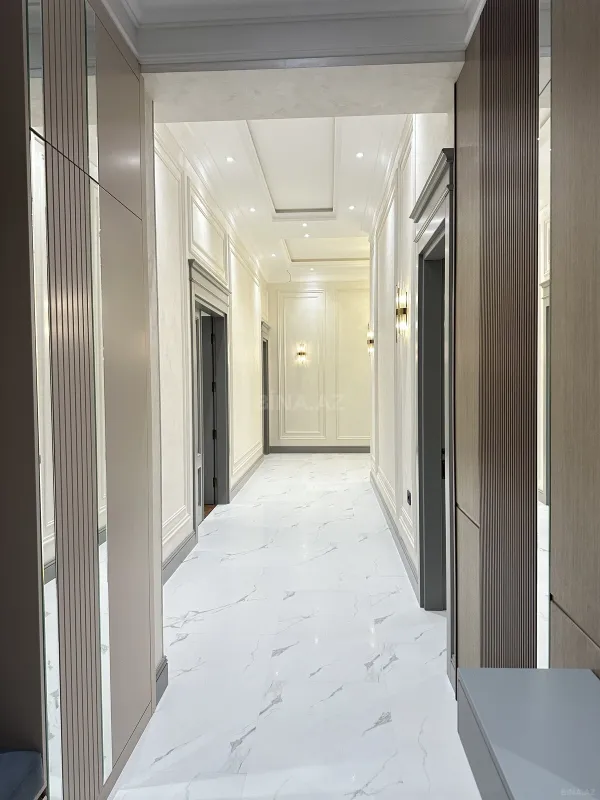 Satılır 4 otaqlı mənzil 247 m²