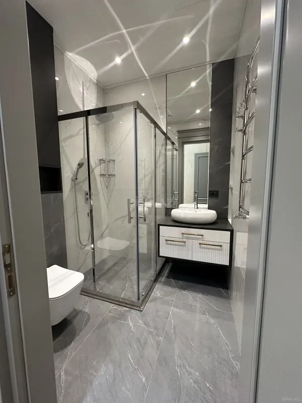 Satılır 4 otaqlı mənzil 247 m²