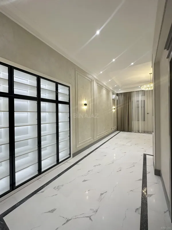 Satılır 4 otaqlı mənzil 247 m²