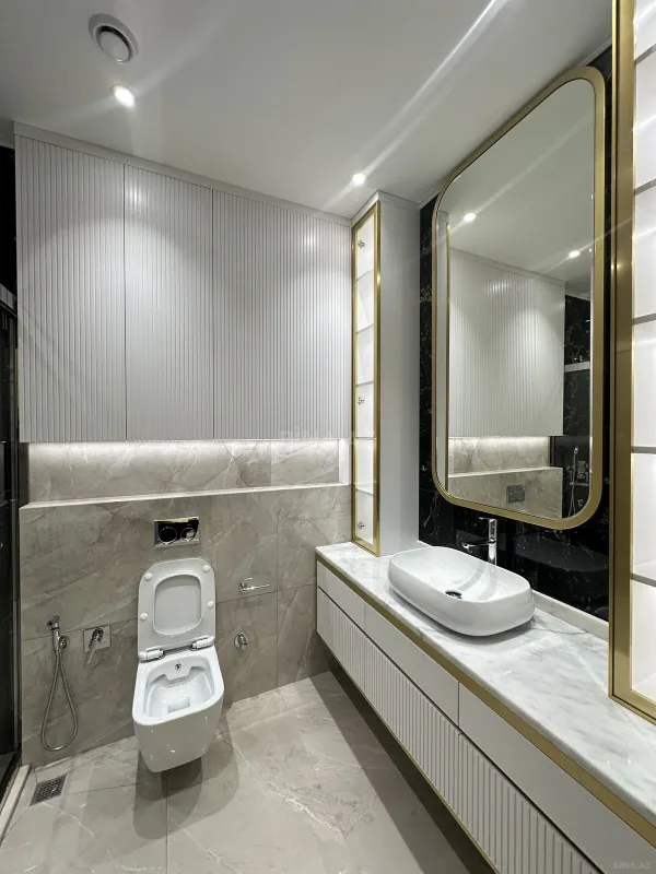 Satılır 4 otaqlı mənzil 247 m²